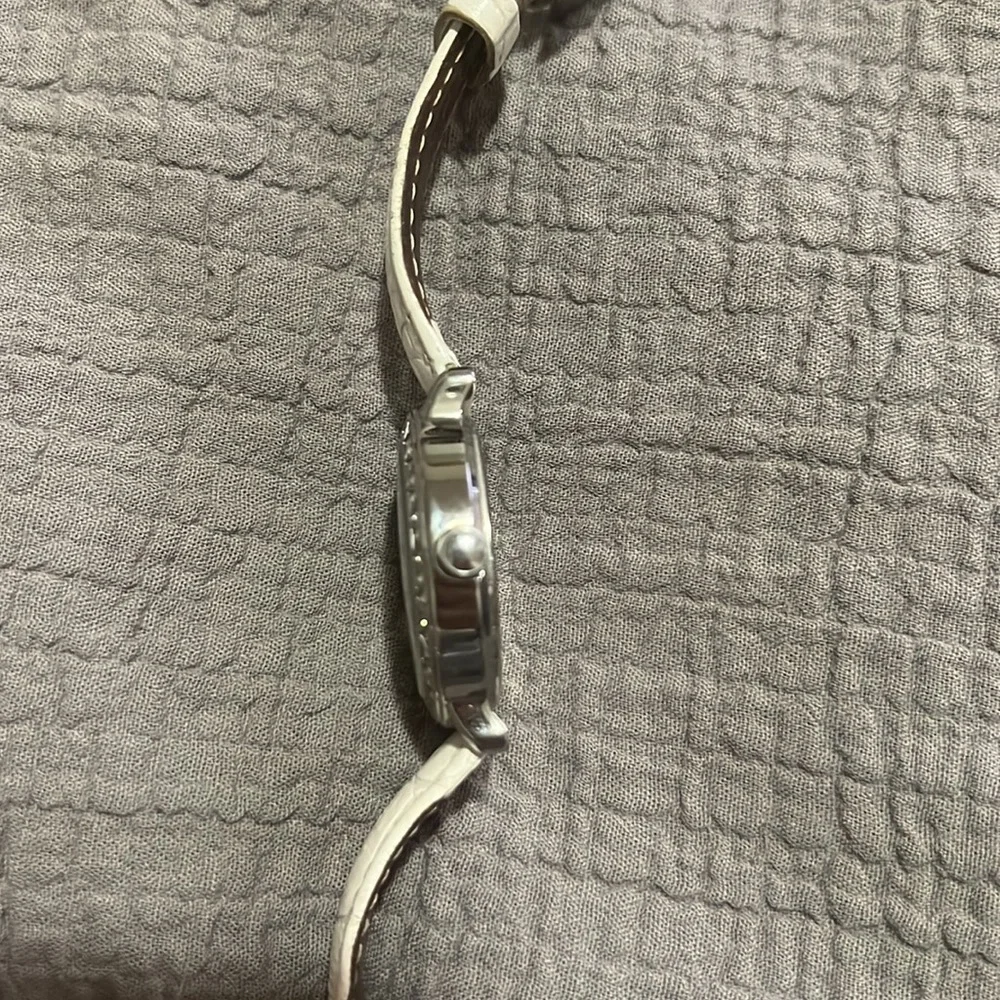 Guess Butterfly Watch 🦋 - Picture 3 of 7